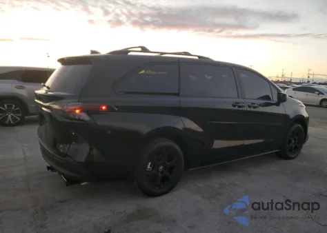 2025 Toyota Sienna Xse z USA, uszkodzony, nr VIN 5TDCSKFC3SS217806